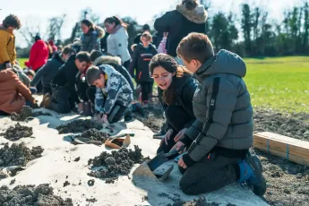 Plantation autour d'une mare